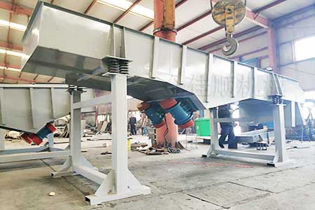 發(fā)往安徽的3臺(tái)顆粒振動(dòng)篩發(fā)貨中