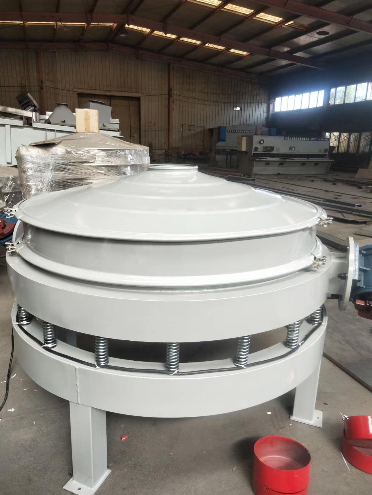 焦作某節(jié)能材料有限公司在我公司訂購(gòu)了一臺(tái)直徑1500的直排篩